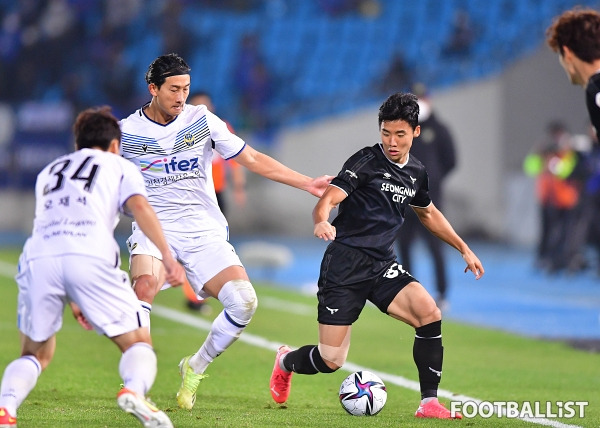 김현(왼쪽, 인천유나이티드), 홍시후(오른쪽, 성남FC). 서형권 기자