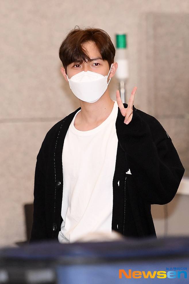 Singer Kim Jae-hwan is arriving in Dubai after finishing the 2021 K PRODUCT ROADSHOW DUBAI schedule through the first passenger terminal at Incheon International Airport in Unseo-dong, Jung-gu, Incheon on the afternoon of November 3.