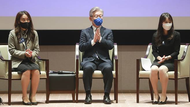 Democratic Party of Korea presidential candidate Lee Jae-myung (center) speaks during a conference held at the Korea Exchange on Thursday. (Yonhap)