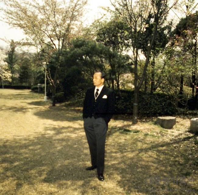 박정희 대통령 청와대후원산책(1979)