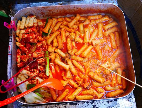 교동할매양념오뎅납작만두의 양념 간 오뎅