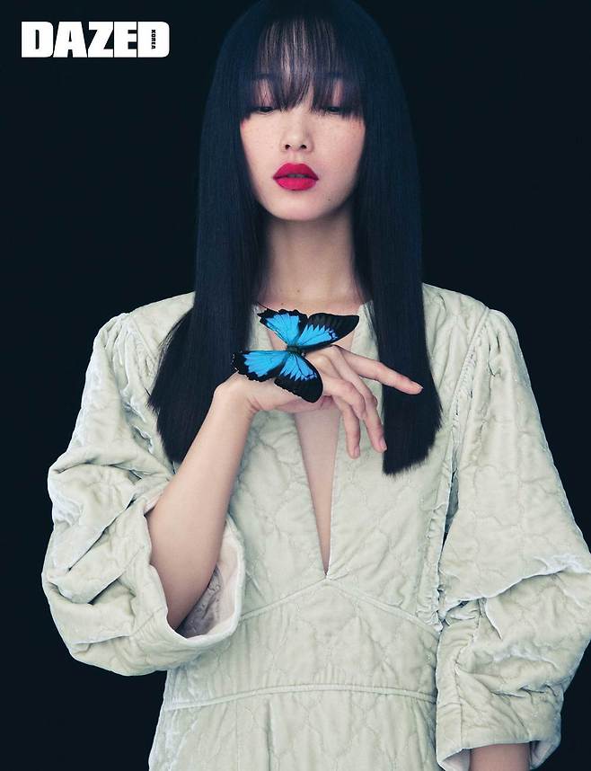 Actor Lee Yoo-Mi pictorial has been released.Lee Yoo-Mi, who made sure of his presence as a Netflix original series squid game Jiyoung, recently filmed and interviewed with Daysd.Lee Yoo-Mi talked candidly about the behind-the-scenes story of the squid game through Interview and the award-winning award of the Rookie award through the movie I Do not Know Adults at the 2021 Boole Film Awards.The scene was really quiet, and I didnt think Id feel real if I went up to get the prize, and I was there calmly and comfortably, and my name was just right.I felt strange from then on, Ive never held a prize with this hand before, and I was so unfamiliar when someone praised me for doing well.I felt like I was being recognized for my efforts, and I was very proud of it.Asked what Actor he hoped to be Memory, he said, I want to be Memory as an Actor who keeps wondering.I want to be an actor who wonders what kind of actor, what kind of character, and what kind of actor I will look like, whether it is in this movie or in that drama. 