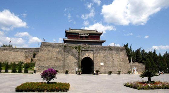 중국 요동에서 북경으로 이어지는 관문인 산해관(山海關). ‘천하제일관(天下第一關)’ 현판이 달려있다. [중앙포토]