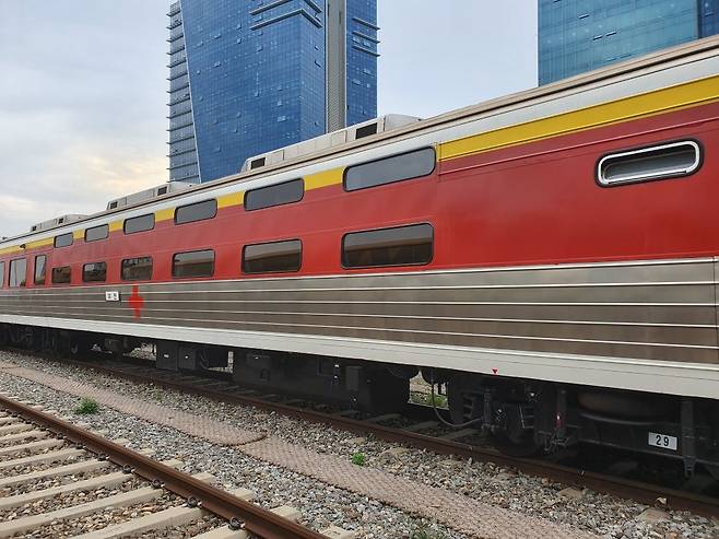 빨간 십자가가 표시된 병원열차. [사진 코레일]