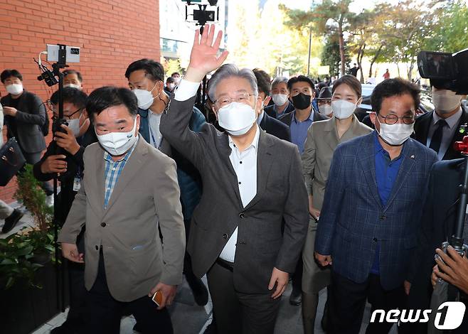 이재명 더불어민주당 대선 후보가 7일 오전 서울 강서구 공립 지적장애 특수학교인 서진학교를 방문하고 있다. 2021.11.7/뉴스1 © News1 구윤성 기자