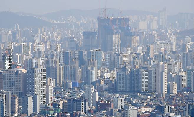 7일 오전 서울 남산에서 바라본 서울 시내 아파트 모습./연합뉴스 제공