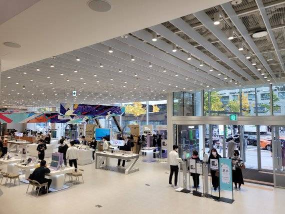 8일 방문한 삼성 디지털프라자 홍대본점 내부 모습. 김준혁 기자.