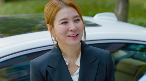 Can Lee Jong-Won recognize Lee Il-hwa, the Cosmetic Surgery No. 10, in Gentleman and Young Lady?KBS2TV weekend drama Shin Sa-sa and young lady (directed by Shin Chang-seok, playwright Kim Sa-kyung) was broadcast on the 7th.On this day, the sophisticated (Yoon Jin-i) went out to the confrontation, and as soon as he had his first meeting, he set a marriage date.He also looked at this figure from afar, but he avoided his position by watching the sophisticated figure receiving the ring.But the great criminal knew he was a double-legged man, and hurried to find the sophistication, who told the sophistication, Do you think he and Marriage, but he should never be.So Sophistication said, Did you think I could not forget you, but did not you want to finish with pleasant memories? Now I have a fuss, suddenly what do you care?The grand criminal said, Lets find out if you want to marriage with him. The sophistication shed tears as he looked at the back of the grand criminal, saying, Why do you care about you or what else you have to say?That night, the drunken sophistication went back to the house of the great criminal.Wang Dae-ran (Cha Hwa-yeon), who did not know this, was delighted to say that he had taken a meeting place, but Cha Yeon-sil (Oh Hyun-kyung) called Dae-ran using a sophisticated mobile phone and told him about the situation of sophistication.Wang Dae-ran hurriedly went to find sophistication and told Cha Yeon-sil, Our sophistication marries next month.When the big man came home, the drunken sophistication told the big man, What are you not marriage, are you here to see me, or are you foolish?The king was even more angry with the big man, even catching the big mans neck and saying, If our sophistication shakes once more, we will blow up this house.Tell me you dont want to marriage me, said Sophistication, but the great man did not say anything and avoided his position.The next day, when he told the sophistication, If you go to another man even if you are marriage, if you do not like it now, break marriage, stop it.Meanwhile, Park Soo-chul (Lee Jong-Won) waited while cleaning Anna Nicole Smiths tea.Anna Nicole Smith Kim, who had been involved in the Cosmetic Surgery 10 times in an accident, was anxious, saying, I do not recognize me so often.The unaffiliated Suh Chul was pleased that Anna Nicole Smith Kim would be a good opportunity by mentioning Dan Dan Dan and the United States.At this point, Su-cheol recalled his ex-wife, discovering two dots behind Anna Nicole Smith Kims neck: What am I thinking?There are only one or two people in the world. Anna Nicole Smith Kims face was a constant reminder of her ex-wife.It was noteworthy whether he would remember Anna Nicole Smith Kim.Capture the TV screen of Gentleman and Young Lady