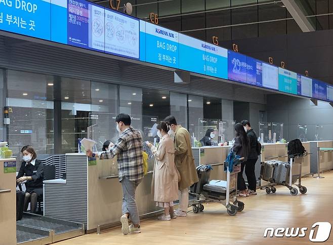 지난 7일 오후 6시30분께 대한항공 체크인 카운터 모습 © 뉴스1 윤슬빈 기자