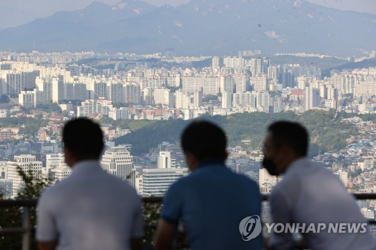 서울 남산에서 바라본 서울 시내 아파트. 연합뉴스