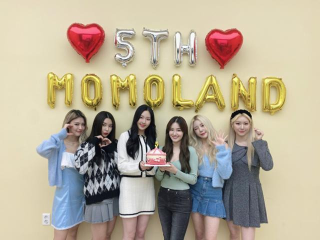 그룹 모모랜드(MOMOLAND)가 데뷔 5주년을 맞이했다. MLD엔터테인먼트 제공