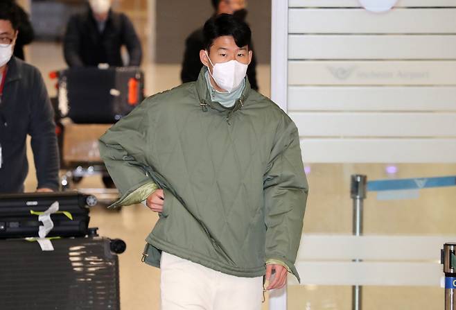 손흥민(토트넘)이 지난 9일 2년만에 유관중으로 열릴 홈 A매치에 대해 설렌다고 밝혔다. 사진은 이날 오후 인천공항을 통해 입국하고 있는 손흥민. /사진= 뉴스1