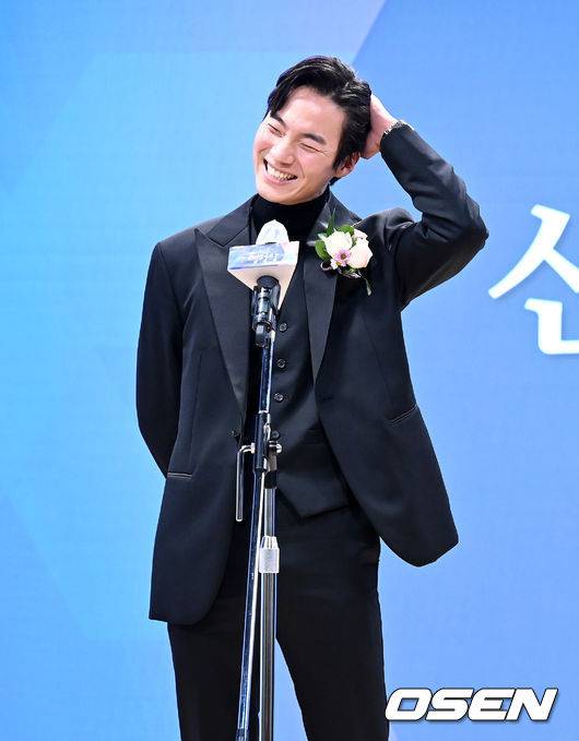 [OSEN=지형준 기자] 10일 오후 서울 순화동 KG타워 하모니홀에서 제41회 한국영화평론가협회상(영평상) 시상식이 열렸다.남우조연상을 수상한 ‘메이드 인 루프탑’ 배우 이홍내가 소감을 말하고 있다.&nbsp;2021.11.10 /jpnews@osen.co.kr