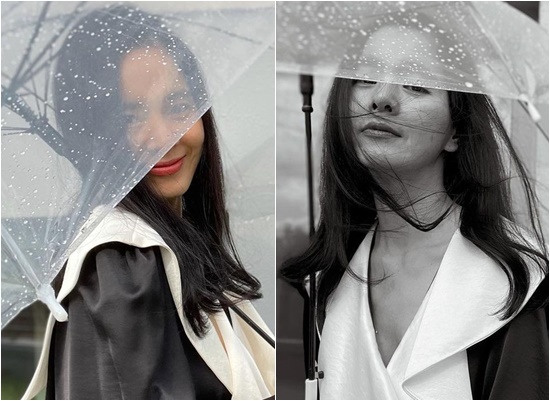 Jung Hye-young posted two photos on his personal instagram on the 10th with an article entitled Rainy Day.The photo shows Jung Hye-young smiling in a transparent umbrella, with a fresh yet alluring atmosphere unique to Jung Hye-young impressive.In another photo, Jung Hye-young showed off her neat beauty by staring at the camera with a faint eye.On the other hand, Jung Hye-young has four children with singer Sean in 2004 and marriage.Photo: Jung Hye-young Instagram