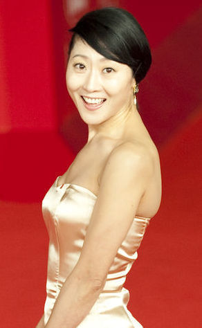 It has been 11 years since actor Yoo Dong-suk passed away.Yoo Dong-suk died on November 11, 2010 from pneumoniae respiratory distress syndrome myocarditis caused by the H1N1 flu.At that time, Yoo Sook was invited to the special competition section of the 5th Rome International Film Festival with the movie Heart beats and left for Rome, Italy.After returning home after a week of schedule, he died after nine days of hospitalization after suffering from body and breathing difficulties.Im going to be invited to the Rome International Film Festival. Ill be watching my first movie in Rome.My heart is running. It was more unfortunate to reveal my heart.