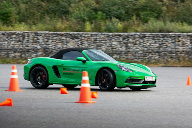 포르쉐 911 GT3, 718GT4, 카이엔 터보 GT를 인제 스피디움에서 시승했다.