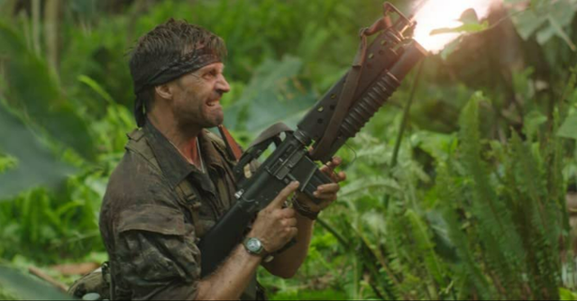 '파이어베이스'는 베트남 전쟁 중 나타난 괴이한 생명체를 다룬다. IMDb 제공