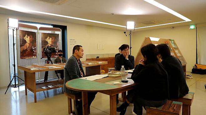 지난 10월 말 경기도 파주 명필름 아트센터에서 인터뷰 중인 당시