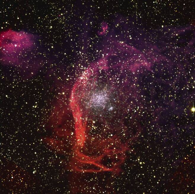 허블우주망원경으로 포착한 NGC 1850. 사진=ESO, NASA/ESA/M. Romaniello