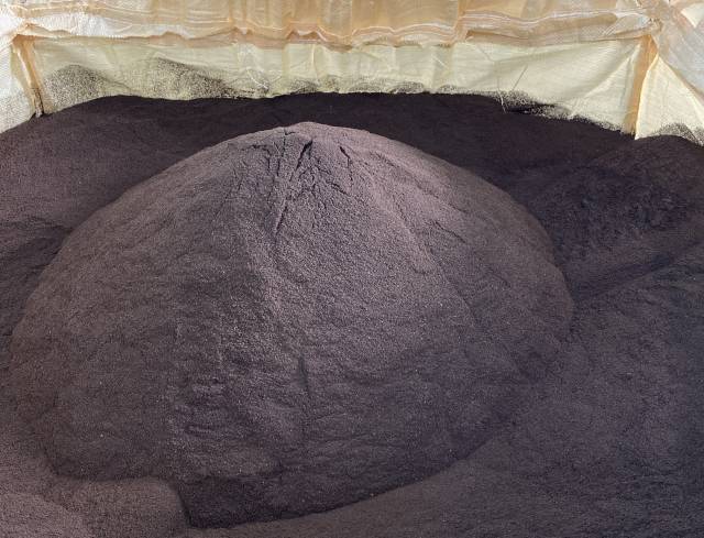 순도 100%에 가까운 커피 가루