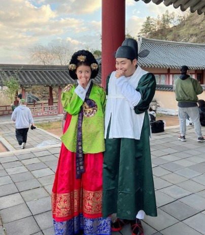 Actor Lee Si-young drew attention by releasing a shot of ad shooting site certification with Comedian Kim Hae-joon (The Best Standard).Lee Si-young posted several photos on his 14th day with his article The Best Standard and the most fun and happy advertising shoot.The photos posted together show the comical development of two people posing in the Joseon Dynasty costume like the main character in the historical drama.Lee Si-youngs authentic shots of a beautiful hanbok and a laughing scene atmosphere showed fans responding that every expression is cute, please, and I will see the advertisement.Meanwhile, Lee Si-young married her husband, a restaurant businessman, in 2017, and has one man in her life, and will meet with viewers in a remake drama of CBS mentalist in the US.