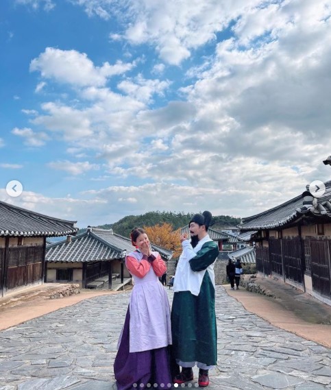 Actor Lee Si-young drew attention by releasing a shot of ad shooting site certification with Comedian Kim Hae-joon (The Best Standard).Lee Si-young posted several photos on his 14th day with his article The Best Standard and the most fun and happy advertising shoot.The photos posted together show the comical development of two people posing in the Joseon Dynasty costume like the main character in the historical drama.Lee Si-youngs authentic shots of a beautiful hanbok and a laughing scene atmosphere showed fans responding that every expression is cute, please, and I will see the advertisement.Meanwhile, Lee Si-young married her husband, a restaurant businessman, in 2017, and has one man in her life, and will meet with viewers in a remake drama of CBS mentalist in the US.