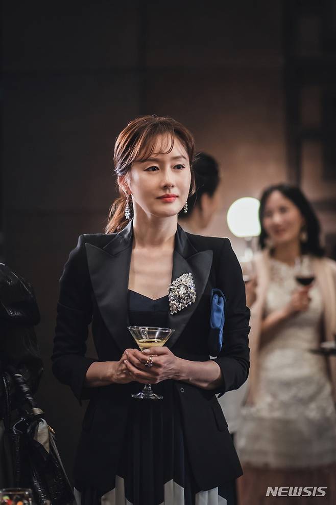 [서울=뉴시스]tvN 드라마 '하이클래스' 김지수 스틸. (사진=tvN '하이클래스' 제공) 2021.11.15. photo@newsis.com