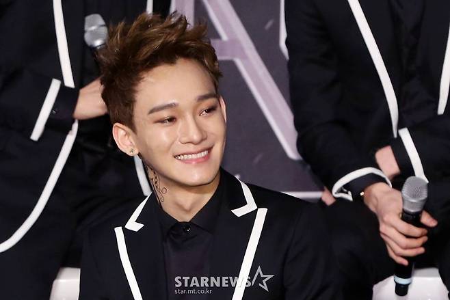 그룹 엑소 첸이 25일 오후 서울 송파구 올림픽체조경기장에서 첫 단독콘서트 'EXO FROM. EXOPLANET #1 - THE LOST PLANET in SEOUL'에 앞서 열린 기자회견에 참석하고 있다. /사진=최부석 기자 my2eye@