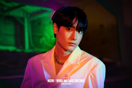 Ghost Nine (Son Joon-hyung, Ishin, Choi Jun-sung, Lee Kang-sung, Prince, Lee Woo-jin and Lee Jin-woo) released their third concept photo of their new mini-album NOW: Who we are facing (Nau: Who is A Pacing) through the official SNS at noon on the 16th.Ghost Nine in the concept photo revealed a superior visual under the colorful lighting that emotionally illuminates the old night.Ghost Nine, who was painted with a neon sign of different colors, added a dreamy look and emanated a subtle charisma.The members also showed a unique fashion by combining a clean white jacket with black tech pants.Here, Black Walker adds a solid masculine beauty to give a glimpse of Ghost Nines new visual transformation.As a result, Ghost Nine has released all three versions of the concept photo that contains the atmosphere of Shinbo and completed the superior visual collection.The new mini-album NOW: Who We Are Facing is the last NOW series to deliver the journey of Now (NOW), featuring special encounters and the preciousness of this moment.Ghost Nine, who has sang more than music to fans with a colorful world view for each album, is interested in what energy he will deliver through the third NOW series that connects his previous works.Meanwhile, Ghost Nines new Mini album NOW: Who we are facing will be released on various music sites at 6 pm on the 25th.Photo- Maru Planning