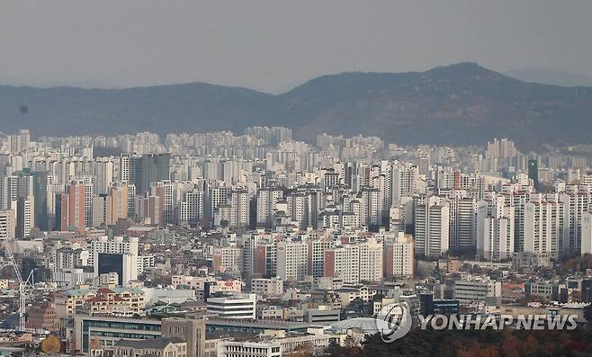 대출 규제 무섭네…서울 주택 매매가 6개월 만에 상승폭 축소 서울 아파트 모습 [연합뉴스 자료사진]