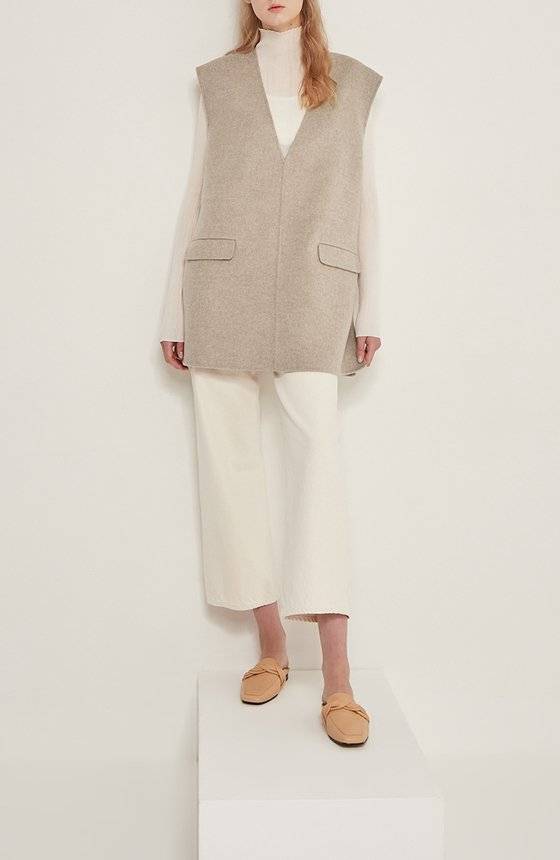 한섬 톰그레이하운드의 캐시미어블렌드베스트. 사진 한섬