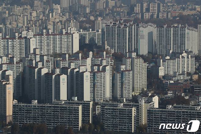 서울 여의도 63빌딩 전망대에서 바라본 아파트 밀집지역. 2021.11.16/뉴스1 © News1 성동훈 기자