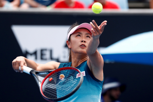 중국의 세계적인 테니스선수 펑솨이가 지난 2일 성폭행을 폭로한 뒤 행방이 묘연해 우려를 낳고 있다. 사진은 지난 2019년1월 호주 오픈 당시의 모습. 멜번|로이터연합뉴스