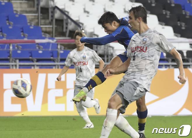 14일 오후 울산 문수축구경기장에서 열린 프로축구 아시아축구연맹 챔피언스리그(ACL) 16강 울산현대와 가와사키 프론탈레의 경기에서 울산 이동준이 슛을 하고 있다. 2021.9.14/뉴스1 © News1 윤일지 기자