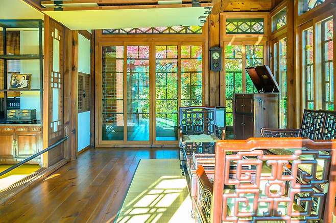 백인제가옥 사랑채 내부