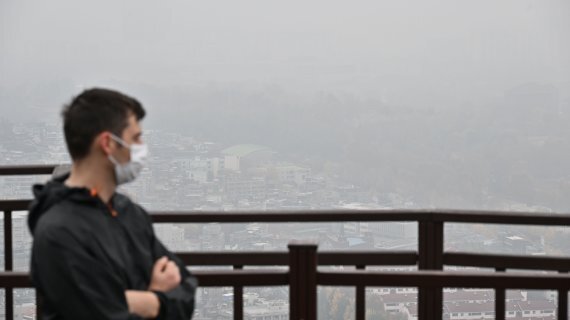 수도권과 충청 5개 시·도에 미세먼지 비상저감조치가 발령된 21일 서울 남산에서 바라본 도심이 미세먼지로 뿌옇게 보이고 있다. 사진=서동일 기자