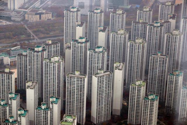 21일 서울 송파구 잠실에서 바라본 서울시내 아파트 모습. 연합뉴스