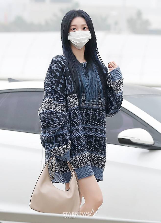 에스파 카리나 '공항패션 니트 하나면 끝'[★포토]