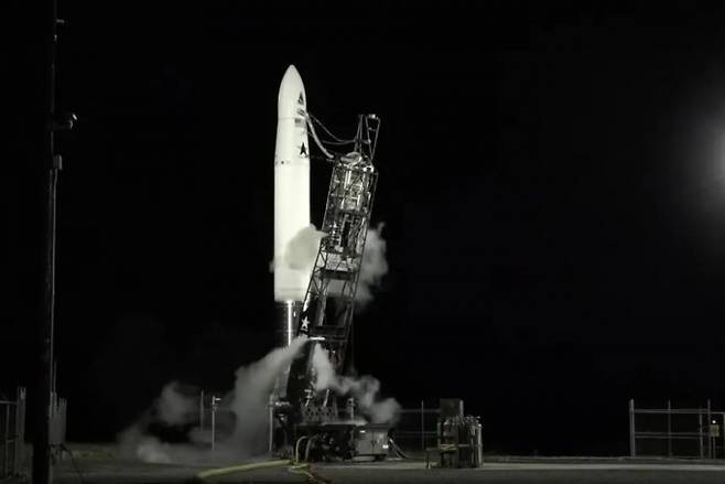 아스트라의 발사체 '로켓 3.3'이 20일 오전 미국 알래스카 코디악 섬 태평양 우주공항에서 발사되고 있다. NASA스페이스플라이트 캡처