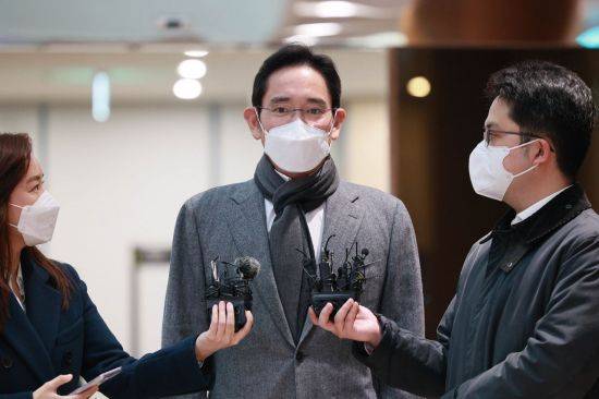 ▲미국 출장을 마친 뒤 24일 귀국한 이재용 삼성전자 부회장 [이미지출처=연합뉴스]