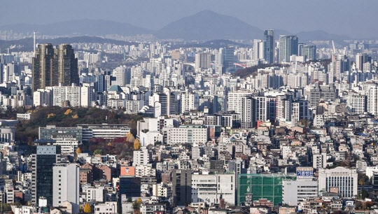 서울 중구 남산에서 바라본 용산, 마포구 일대의 모습. <연합뉴스>