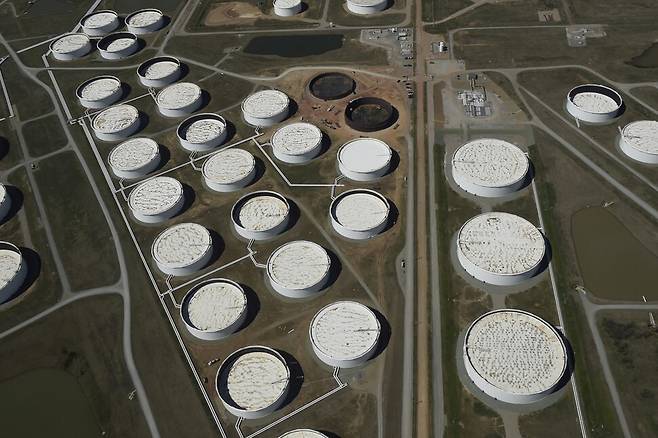 미국 오클라호마주 쿠싱에 있는 원유 저장소. 로이터 연합뉴스