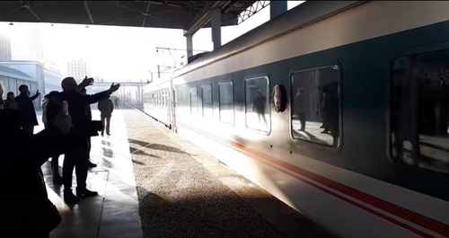 평양 떠나는 열차 배웅하는 사람들 [주북 러시아 대사관 페이스북 계정 사진. 재판매 및 DB금지]