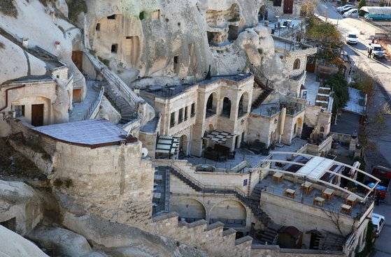 괴레메의 동굴 카페와 동굴 레스토랑.