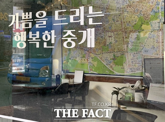 공인중개사들은 정부의 부동산 제도 강화가 거래 절벽을 불러왔다고 분석했다. /이민주 기자