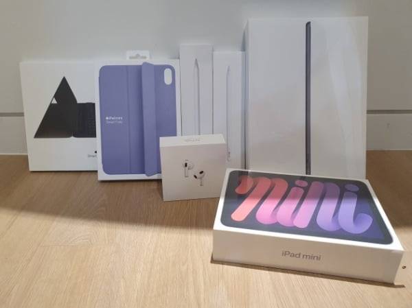 아이패드 미니 6세대, 아이패드 9세대, 에어팟 프로 3세대, 애플펜슬 1, 2 및 제품 케이스. 배성수 기자