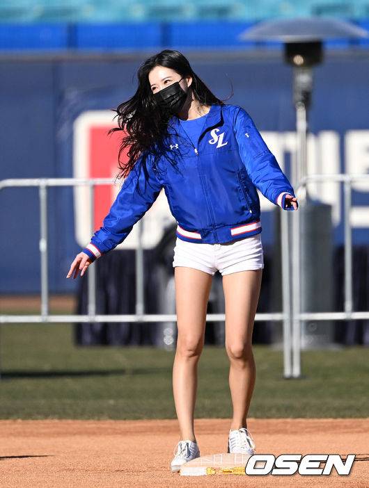 치어리더 이호정,'2루타 환호' [사진]