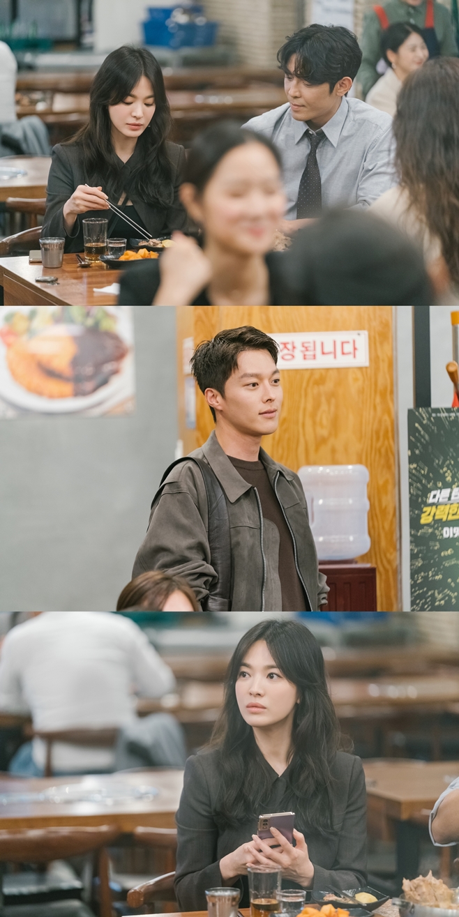 Now, Im breaking up: Jang Ki-yong visits Song Hye-kyoSBS gilt drama Now, Im Breaking Up (played by Jane the Virgin and directed by Lee Gil-bok, hereinafter Jihejung), which was broadcast on the 26th, once again painted A house theater with affection.It was discovered that Yoon Jae-kook was the person who took a photo that Song Hye-kyo bought in Paris 10 years ago and kept it dearly.Now, Ha Young-eun also learned about the relationship with Yoon Jae-guk 10 years ago.Yoon Jae-guk told Ha Young, If you do not want to do it, lets break up. Lets say we are breaking up now, which started ten years ago.Lets love us only while we break up. The love Confessions filled with the heart of Yoon Jae-kook were heartbreaking rather than romantic.The 5th ending, in which the tears fell from the eyes of Ha Young-eun, made me wonder more about what will happen between the two in the future.In the meantime, the production team of Jihejung released a scene six times: Yoon Jae-kook, who came to Ha Young-eun, who was sad but beautiful Confessions of Yoon Jae-kook, and Ha Young-euns tears.Did the relationship change?In the photo, Ha Young-eun is eating at a restaurant with Seok Do-hoon (Kim Joo-hun). In the mood of the surroundings, he feels lively.Yoon Jae-kooks sweet eyes and smiles make me feel how he is looking at Ha Young-eun now.In the last photo, you can also see Ha Young-eun, who looks at Yoon Jae-guk as if he found it.I wonder and look forward to seeing what two people will meet and talk about, and whether they will be affectionate like lovers.In this regard, the production team of Jihejung said, In the 6th, Yoon Jae-kook, who expresses his mind more actively to Ha Young-eun, is drawn.Song Hye-kyo and Jang Ki-yong both actors expressed their feelings with Ha Young and Yoon Jae-kook with delicate expressions and acting breathing.I hope you will see if the two people can face each other together. I do not know how long it will take, but Confessions to love even while breaking up.I have never seen it anywhere before, but it is broadcast at 10 pm on the 27th, I am breaking up now, a love story of Ha Young and Yoon Jae Kook.