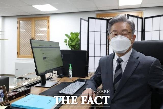 이재명 더불어민주당 대선 후보는 온라인 커뮤니티 소통에 적극적이다. 지난 20일 '디씨인사이드갤러리'에 직접 글을 남긴 후 인증한 이 후보. /디씨인사이드 갤러리