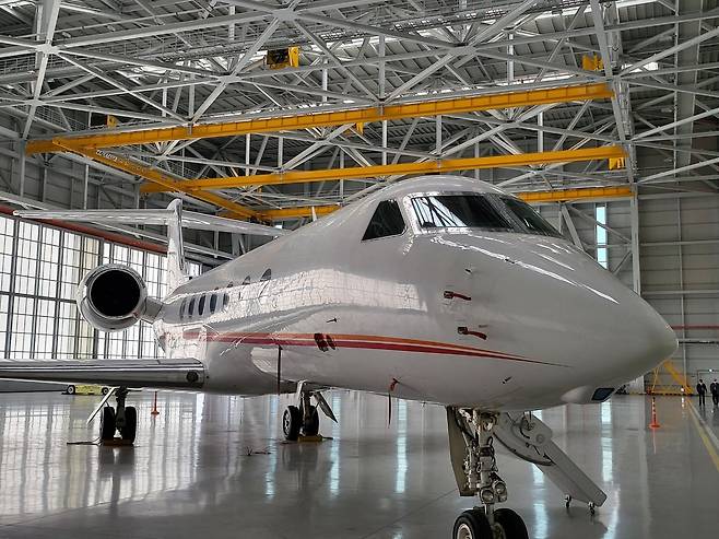 서울김포비즈니스항공센터의 격납고에 주기 중인 자가용 비행기. [강갑생 기자]